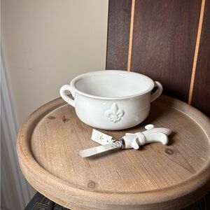 The Royal Standarf NWT White Fleur-de-Lis Serving Bowl w/ Matching Spread Knife